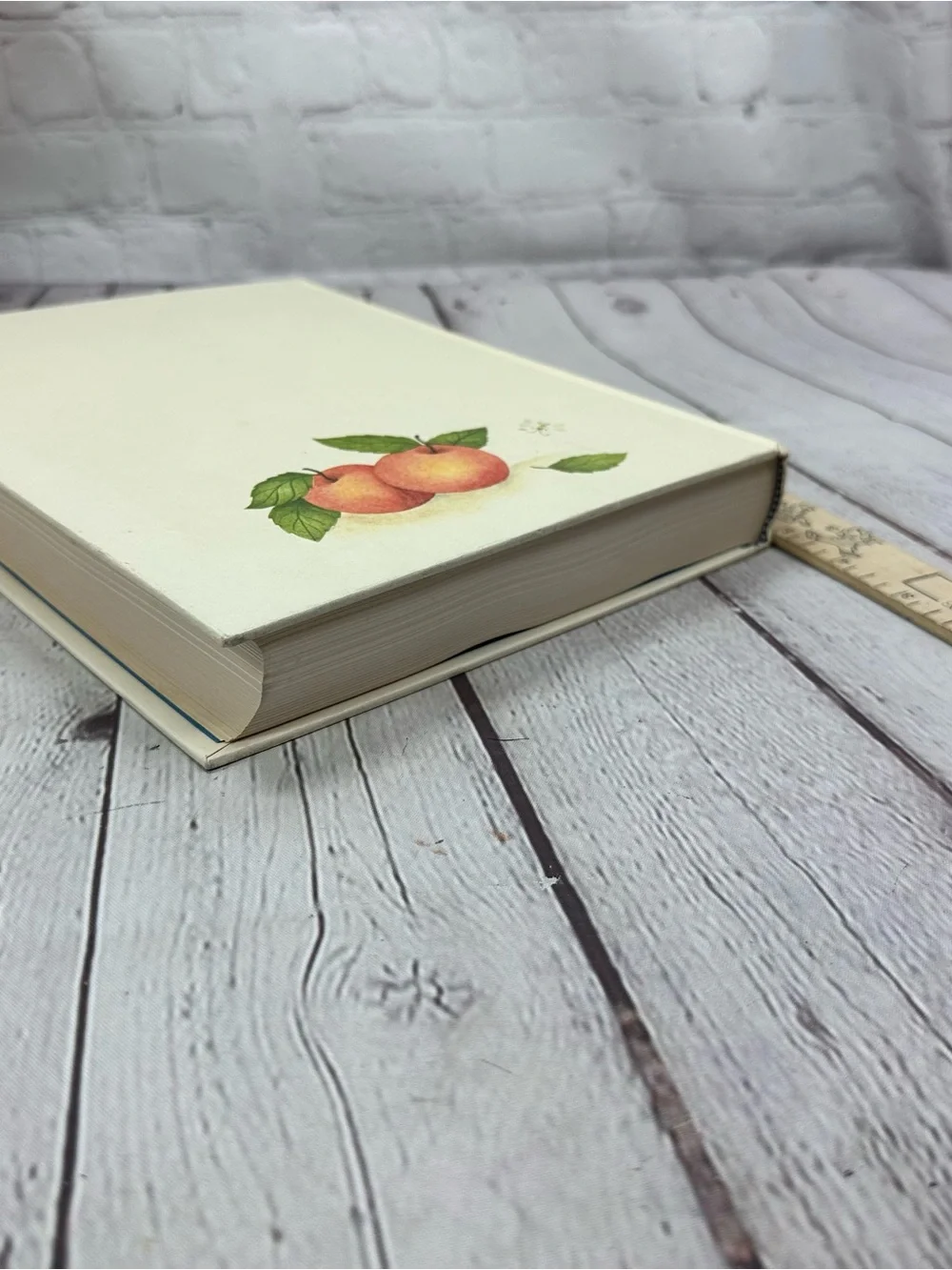 vtg 1983 Connecticut à la Carte hardback Cookbook country cottage retro coastal